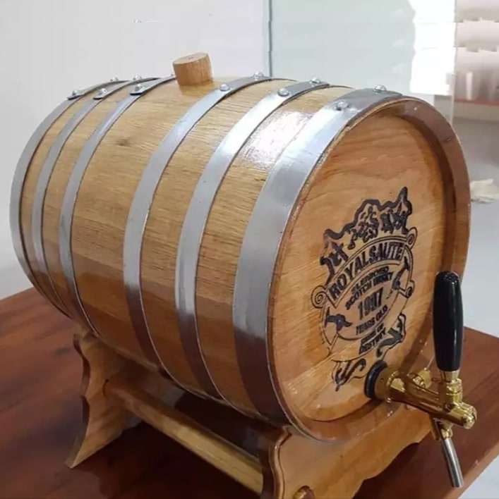 thùng gỗ sồi ngâm ủ rượu